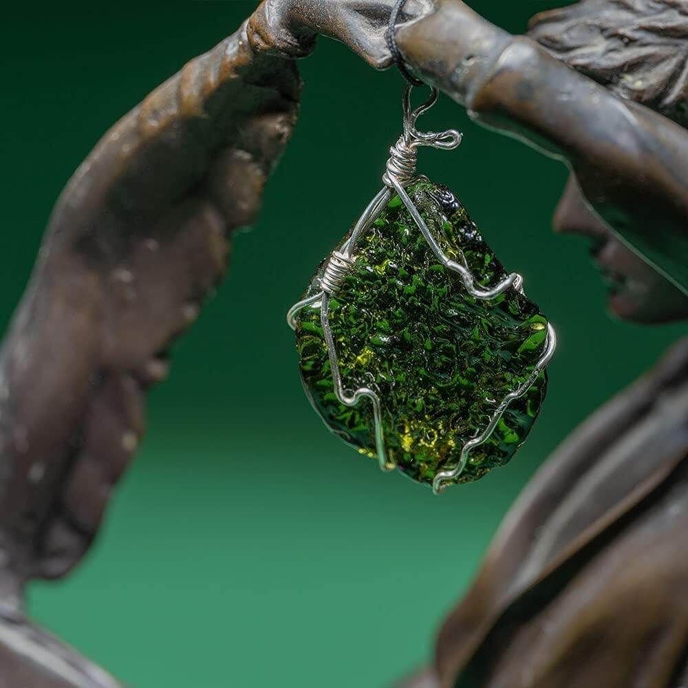 Simulated Moldavite Necklace Irregular Moldavite Pendant Artificial Czech Meteorite Natural Crystal Energy Stone for Men and Women - Trendolla Jewelry